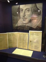 Inside is an exhibition with fantastic detials on texts, Elizabethan theater and the town of London.
